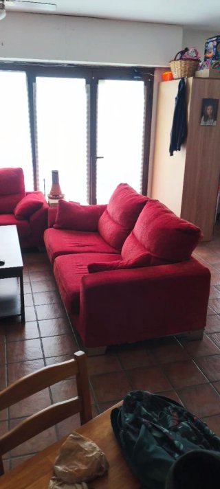 Sofá rojo,en buen estado(LOS 2 POR 100€)OFERTA!!!