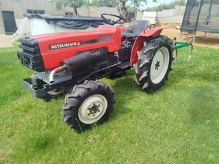 Tractor Mitsubishi y cultivador