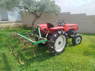 Tractor Mitsubishi y cultivador