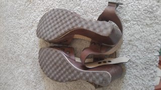 Cuñas de piel marrones