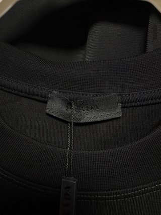 Camiseta Prada Negra Logo Relieve