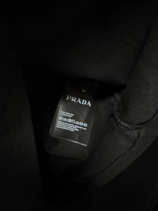 Camiseta Prada Negra Logo Relieve