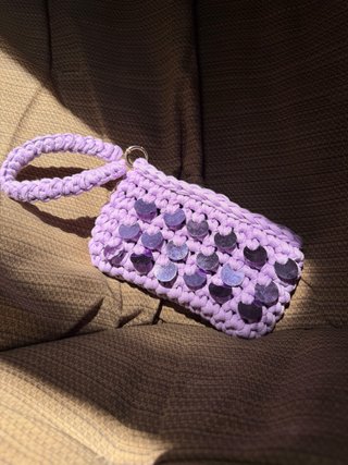 Pochette viola con paillettes