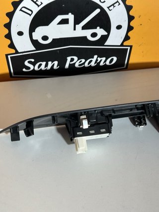 Botonera Peugeot 208