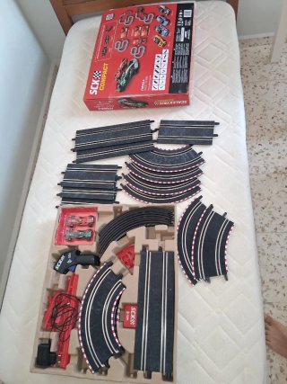 Scalextric Compact Formula Race to Win