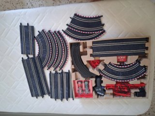Scalextric Compact Formula Race to Win