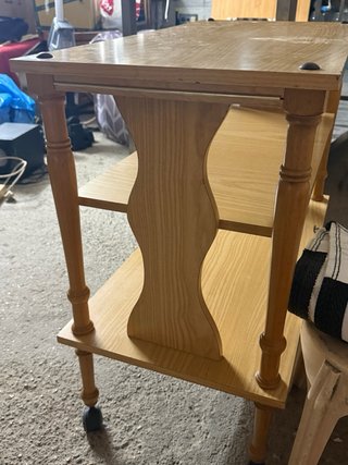 Mesa auxiliar con ruedas (manicurista).