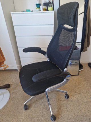 Silla de oficina ergonómica negra