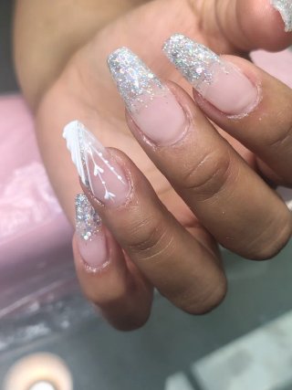 Manicura y pedicura  Manicura y pedicura a domicil