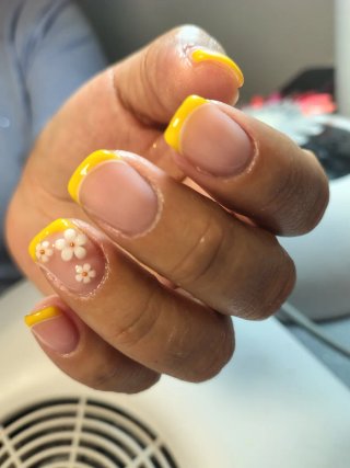 Manicura y pedicura  Manicura y pedicura a domicil