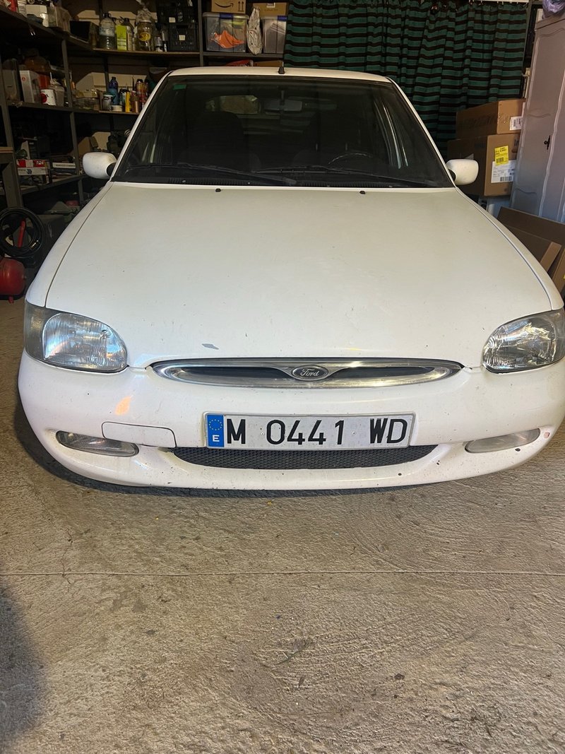 Ford Escort 1998 - foto 1