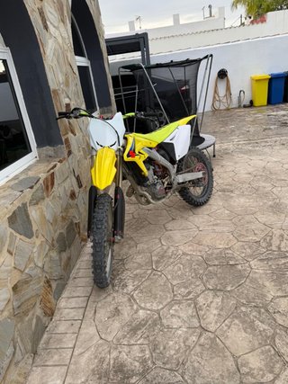 Suzuki RMZ 250 Motocross