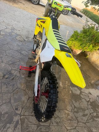 Suzuki RMZ 250 Motocross