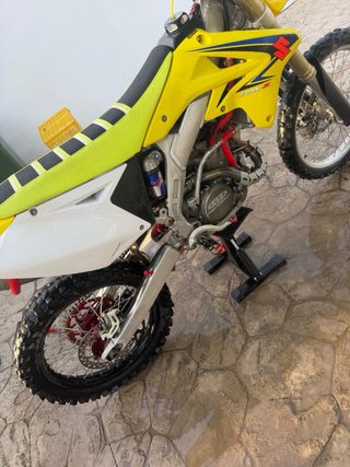Suzuki RMZ 250 Motocross