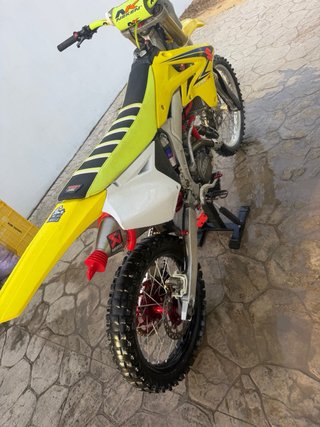 Suzuki RMZ 250 Motocross