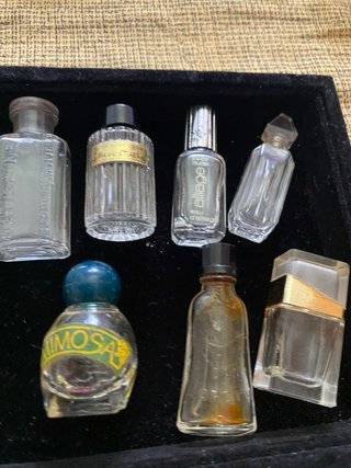 Lotto di 11 miniature di profumieri antichi