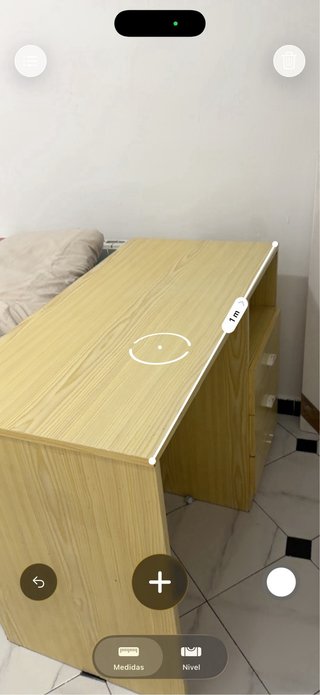 Escritorio de madera con cajones