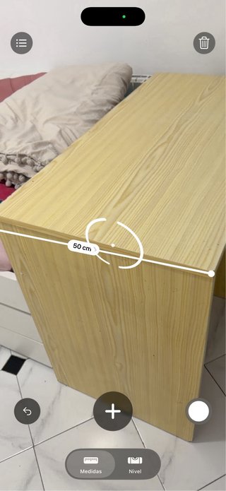 Escritorio de madera con cajones