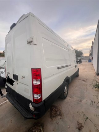 Furgoneta iveco daily año2011