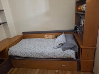 Habitación completa: cama, escritorio y libreria