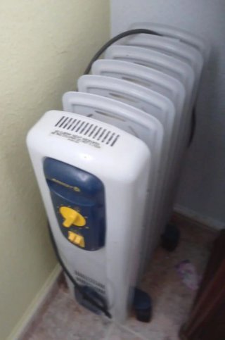 Radiador eléctrico blanco y azul