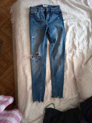 Pantalones vaqueros Bershka rotos