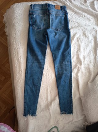 Pantalones vaqueros Bershka rotos