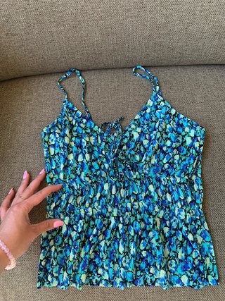 Top floral verde y azul de Pull&Bear