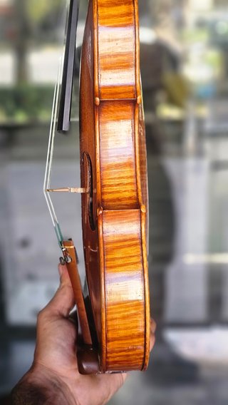 Violín moderno