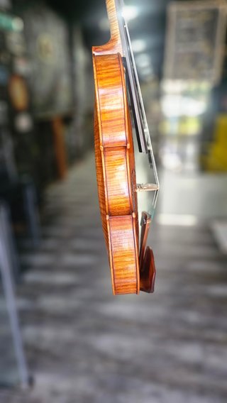 Violín moderno