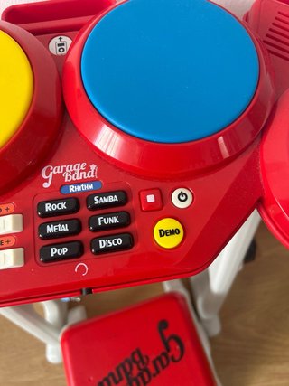 Batería infantil con música y asiento