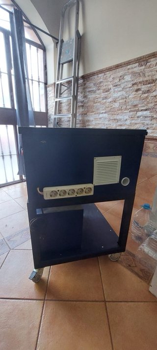 Mesa de trabajo artesanal azul