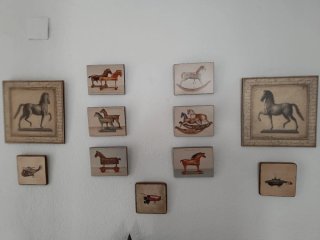 Set di 11 quadri decorativi in legno antichi