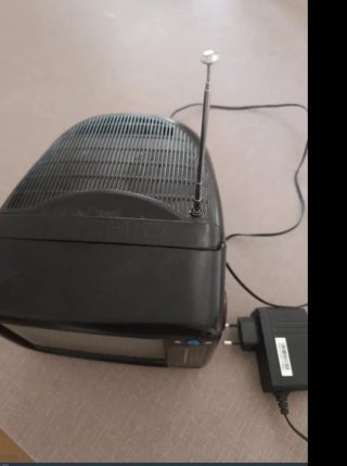Televisor antiguo portátil