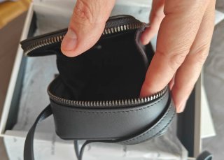 Bolso bandolera Emporio Armani negro piel