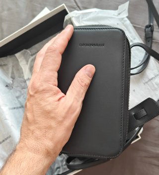 Bolso bandolera Emporio Armani negro piel