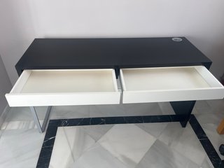 Escritorio Ikea Negro y Blanco