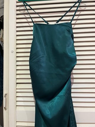 Vestido largo saten verde esmeralda Shein S nuevo