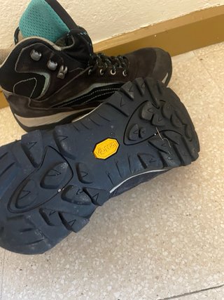 Botas de montaña Bestard negras y turquesa