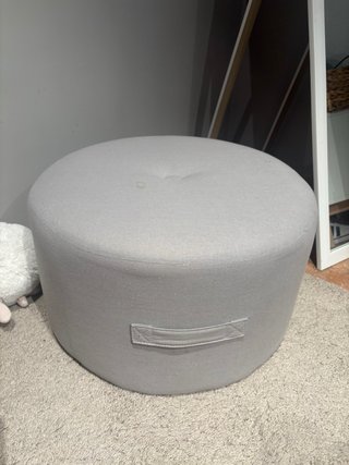 Pouf rotondo grigio con maniglia da ritirare a domicilio