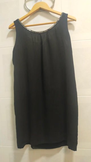 Vestido negro con pedrería