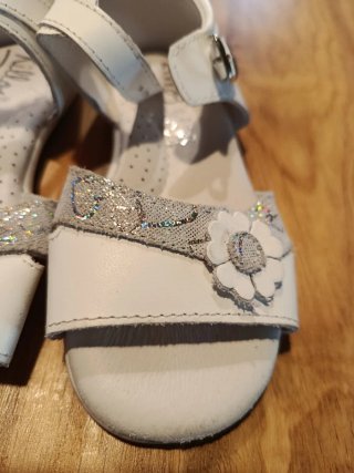 Sandalias Niña Blancas Flores Brillantes