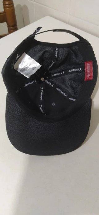 Gorra Jordan Negra con Diseño