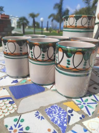 Caraffa e bicchieri ceramica dipinti a mano