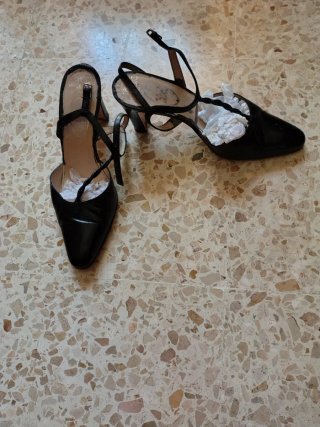 Zapatos de tacón y sandalias T.38