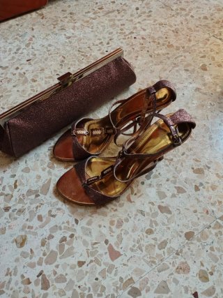 Zapatos de tacón y sandalias T.38