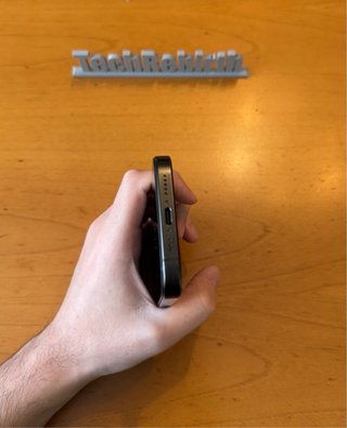 iPhone 15 Pro 100% salute batteria (originale)