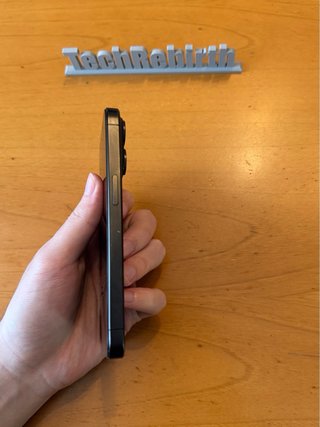 iPhone 15 Pro 100% salute batteria (originale)