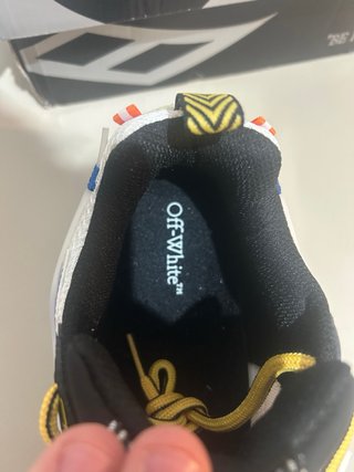Zapatillas deportivas azules y blancas