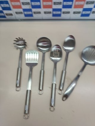 Set di pentole e padelle in acciaio inox 15 pezzi Amazon Basics